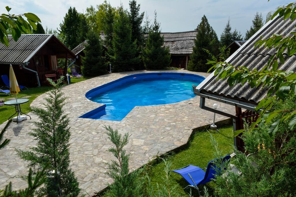 Camping Robinson Country Club Oradea Buitenkant foto
