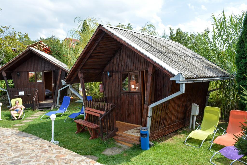 Camping Robinson Country Club Oradea Buitenkant foto
