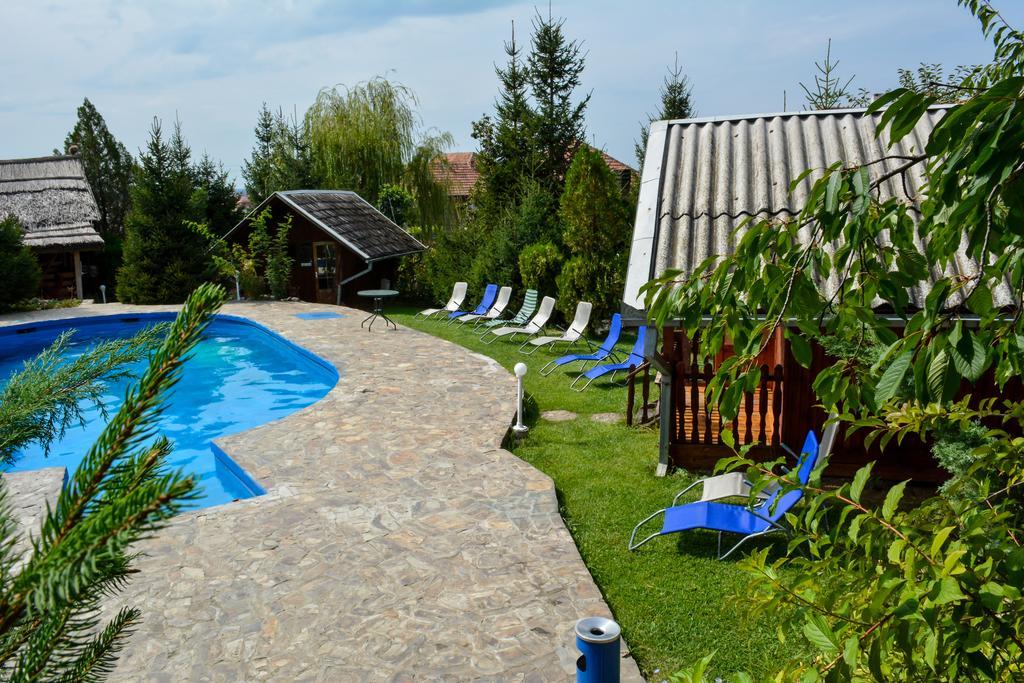 Camping Robinson Country Club Oradea Kamer foto