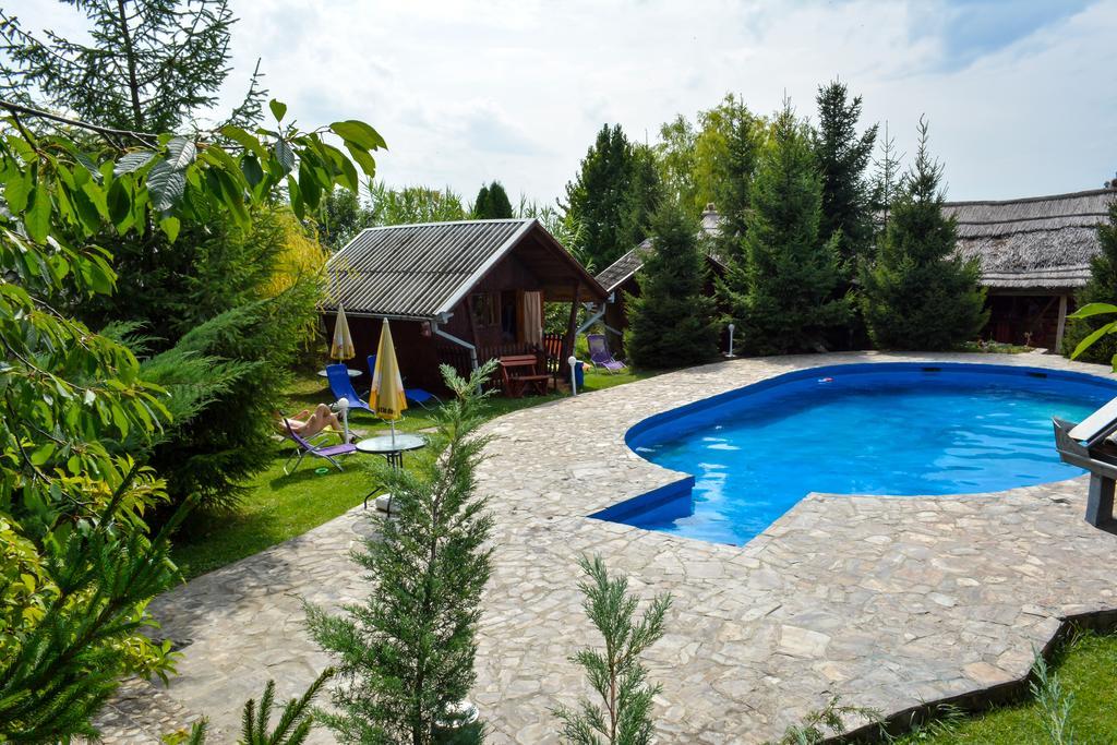 Camping Robinson Country Club Oradea Buitenkant foto