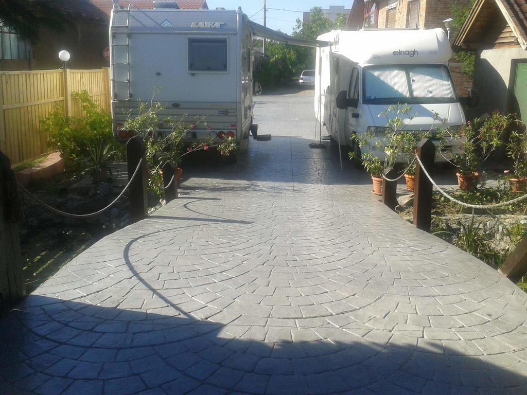 Camping Robinson Country Club Oradea Buitenkant foto