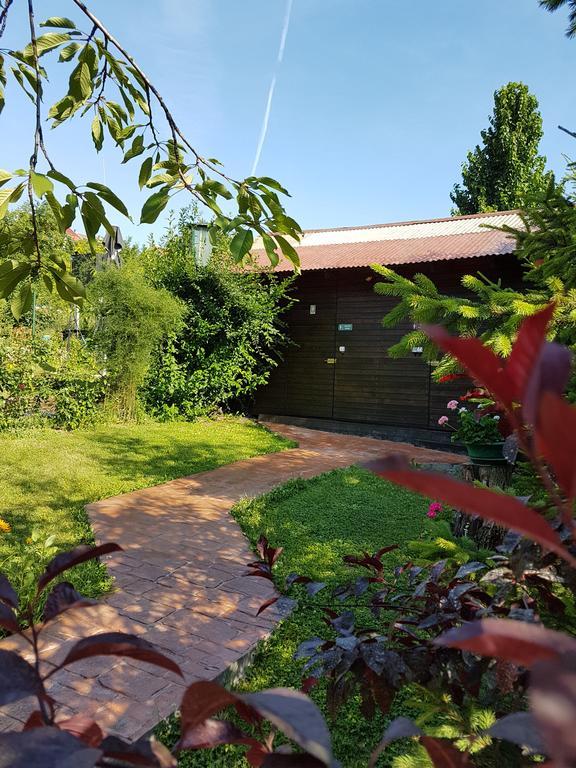 Camping Robinson Country Club Oradea Buitenkant foto