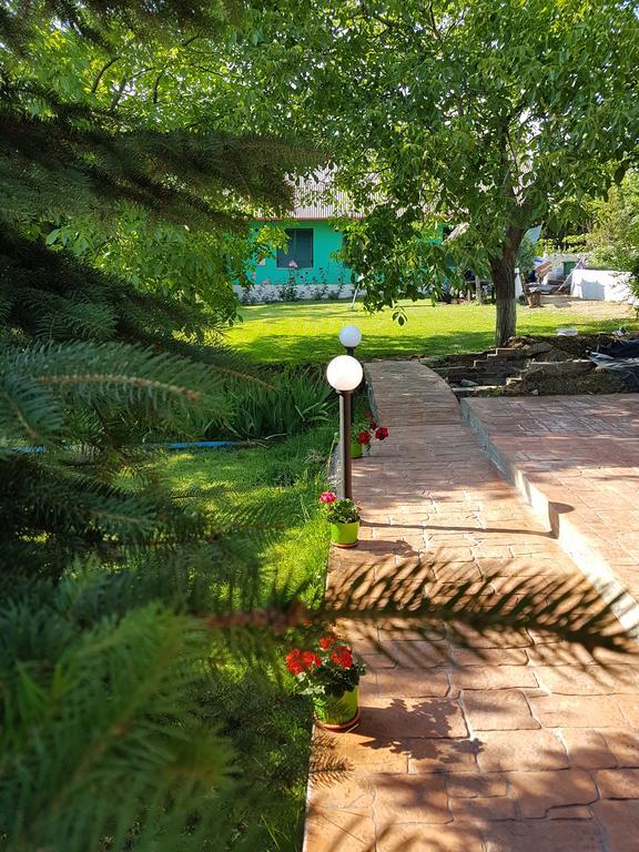 Camping Robinson Country Club Oradea Buitenkant foto