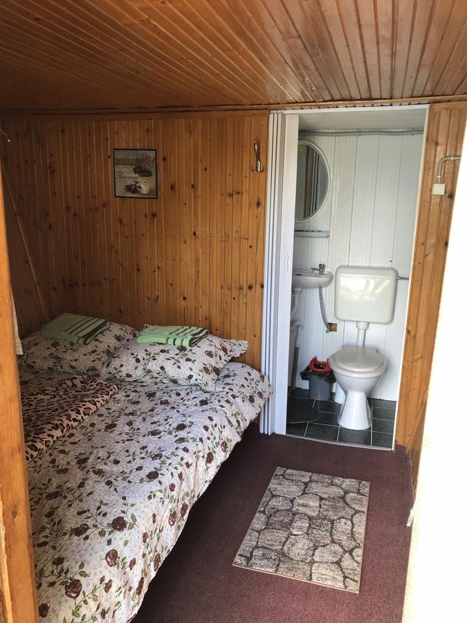 Camping Robinson Country Club Oradea Buitenkant foto