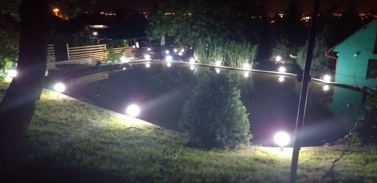 Camping Robinson Country Club Oradea Buitenkant foto