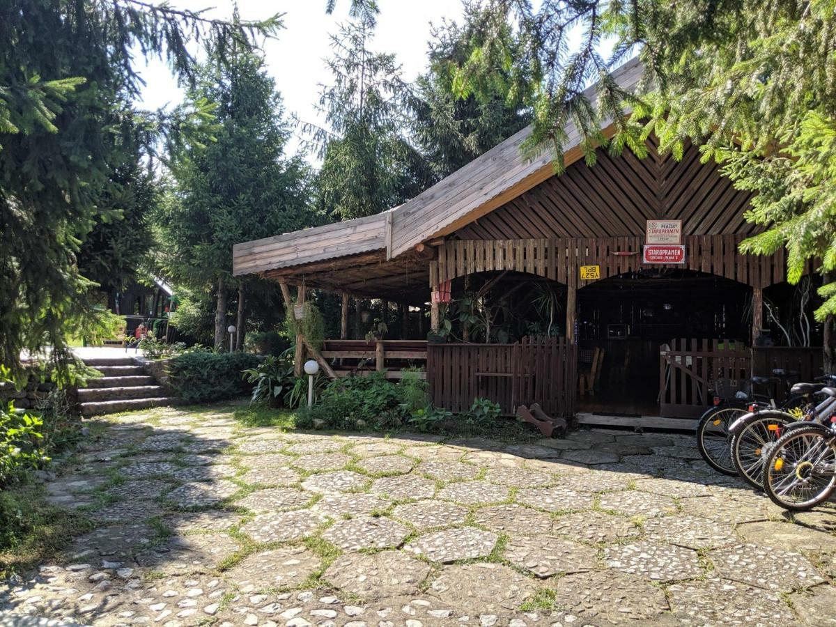 Camping Robinson Country Club Oradea Buitenkant foto