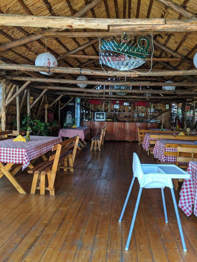 Camping Robinson Country Club Oradea Buitenkant foto