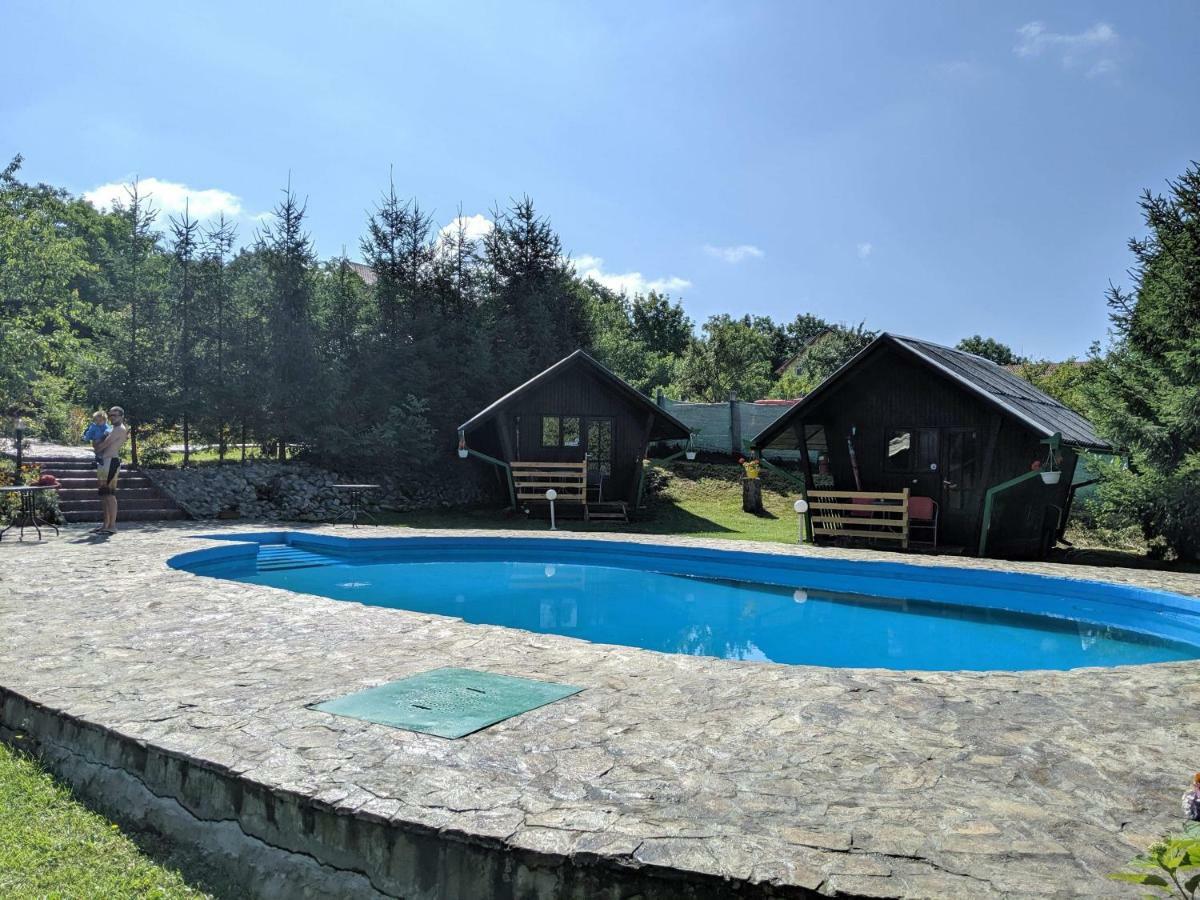 Camping Robinson Country Club Oradea Buitenkant foto