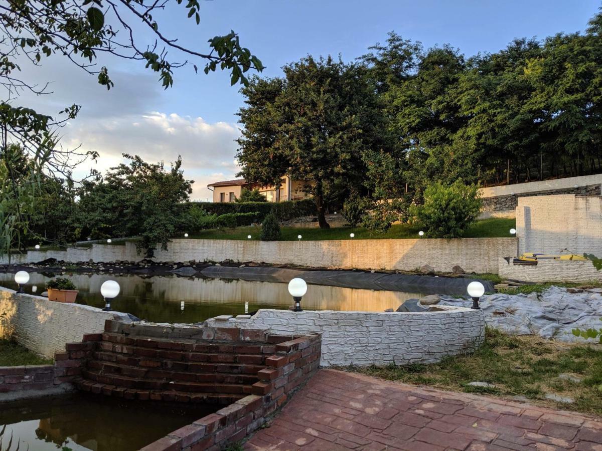 Camping Robinson Country Club Oradea Buitenkant foto