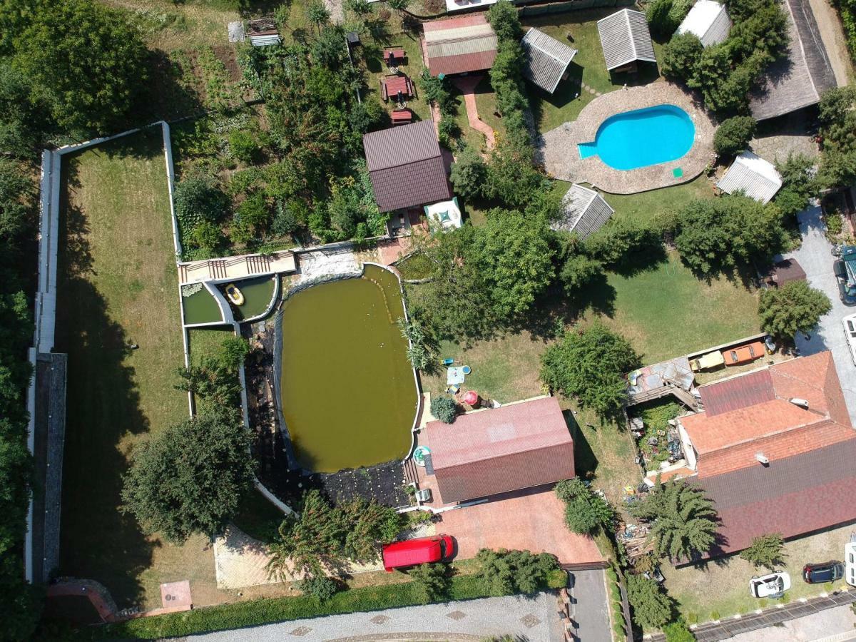 Camping Robinson Country Club Oradea Buitenkant foto